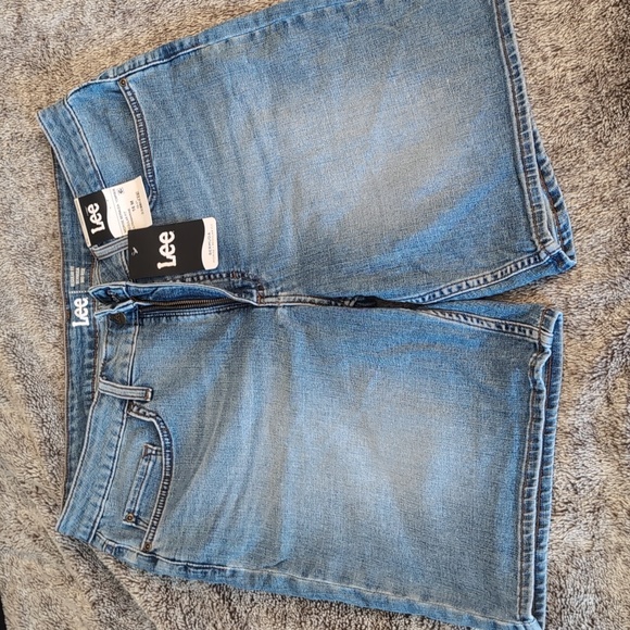 Lee Bermuda Jean Shorts - Picture 2 of 8